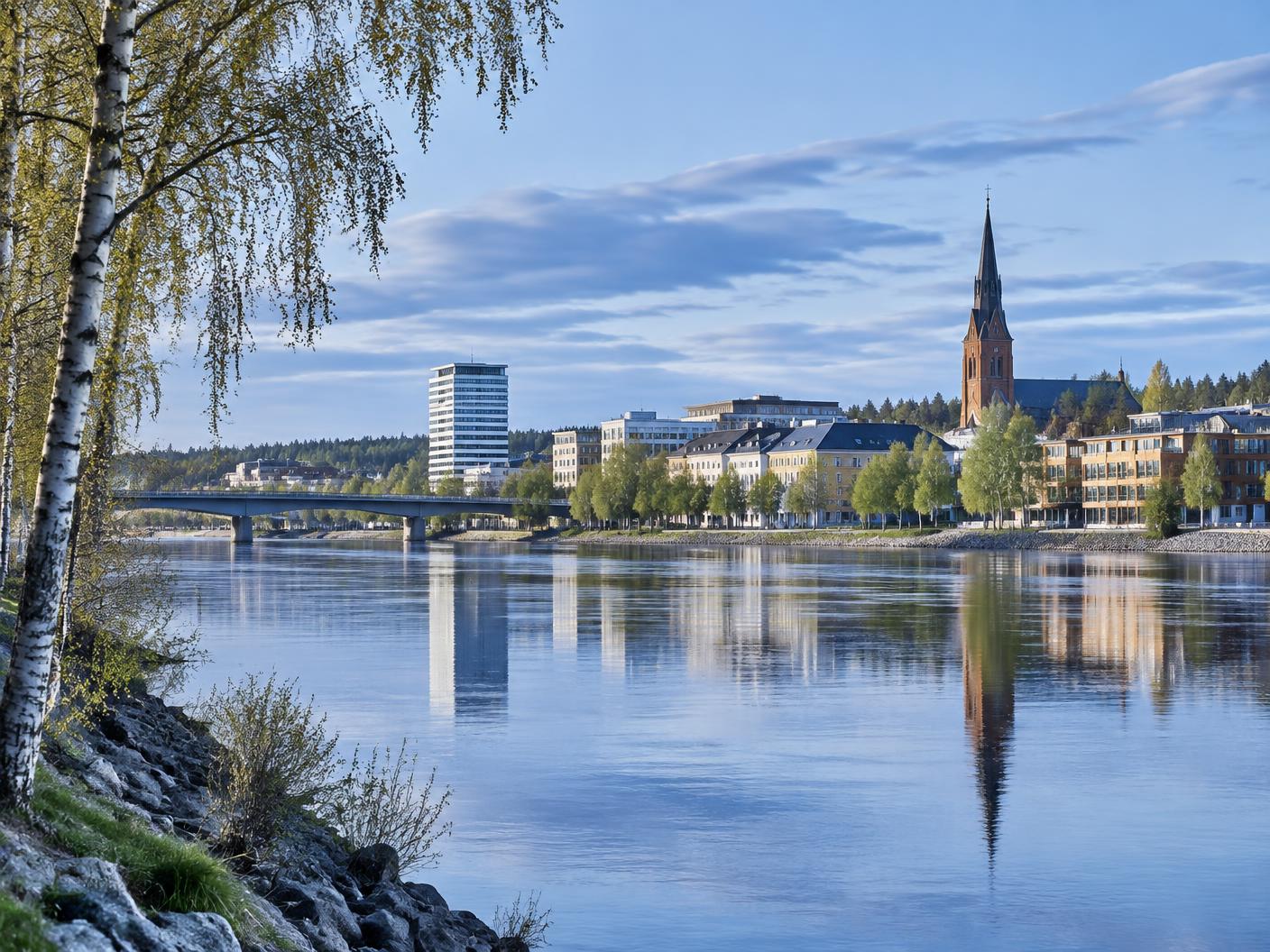 Umeå med Umeälven i dagsljus